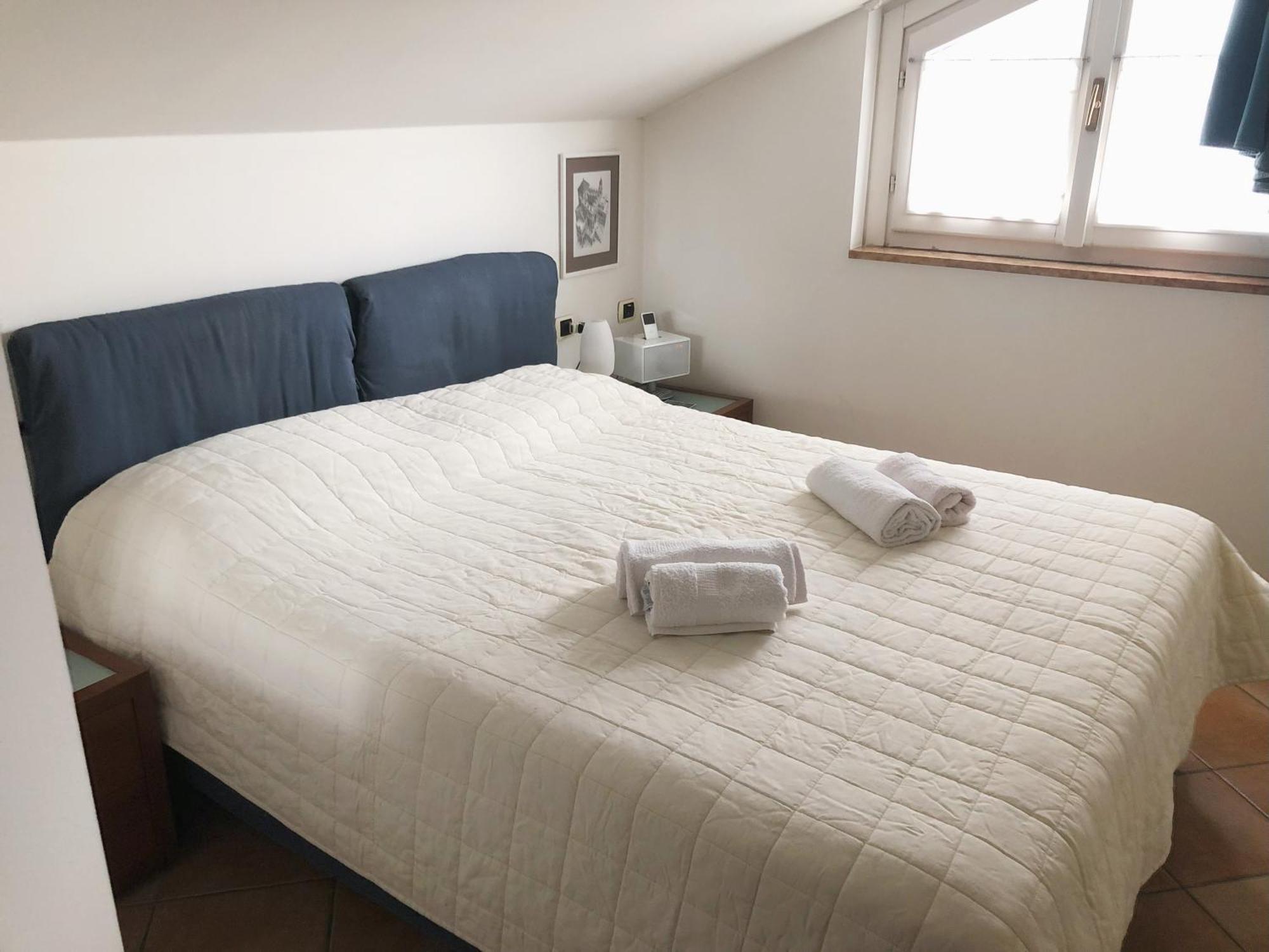 לקו Bright Penthouse Close To Center With Terrace And Lake View מראה חיצוני תמונה