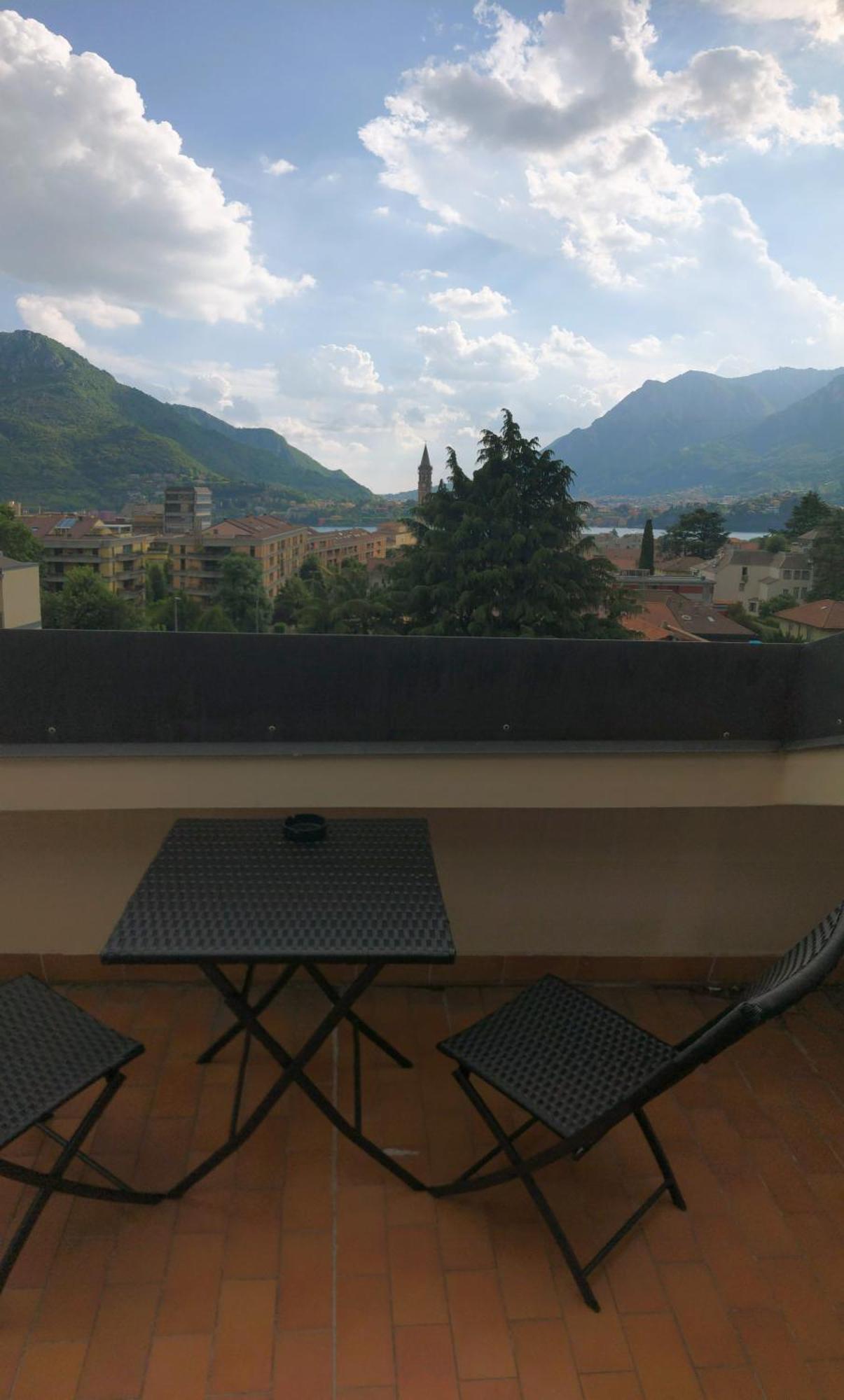 לקו Bright Penthouse Close To Center With Terrace And Lake View מראה חיצוני תמונה